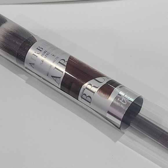 NEW ✅ IT Cosmetics #132 Airbrush Dual-Ended Flawless Complexion Brush ✨ NEW - Picture 6 of 7